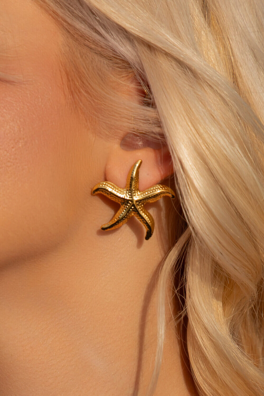 Golden starfish earrings ⭐️
